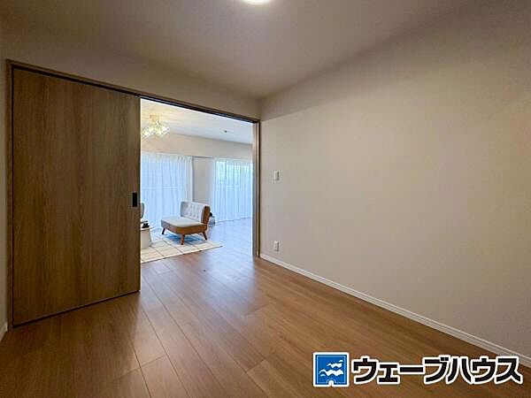 江リビング横の居室になります