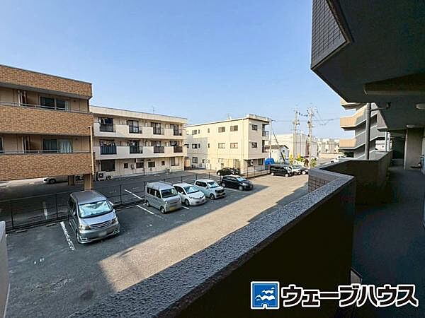 目の前に大きな建物が無い為、日当り・風通し良好です！