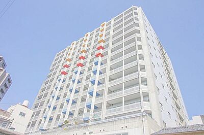 外観:表町にある14階建てのマンションです。 外観:表町にある14階建てのマンションです。