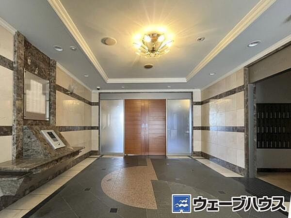 まるでホテルのような豪華なロビーがいつも出迎えてくれます。