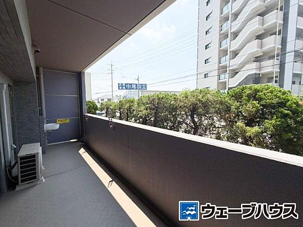 スロップシンク水栓もついており、手軽にガーデニングも可能です♪