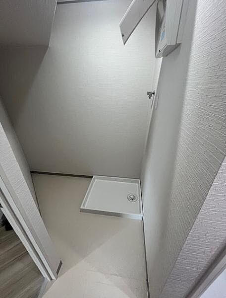 室内洗濯機置き場。収納スペースの確保が可能ですね。