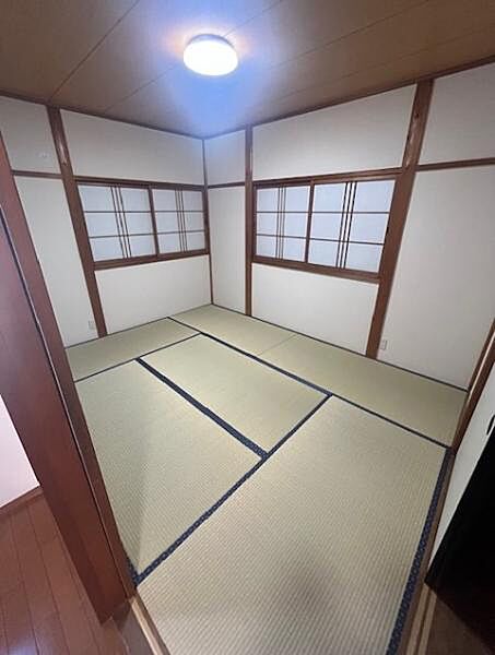 北側6.0帖の和室。押入も設置されています。
