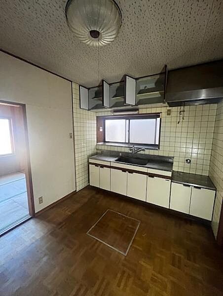 キッチンには窓があるので明るく、換気が簡単で衛生的。