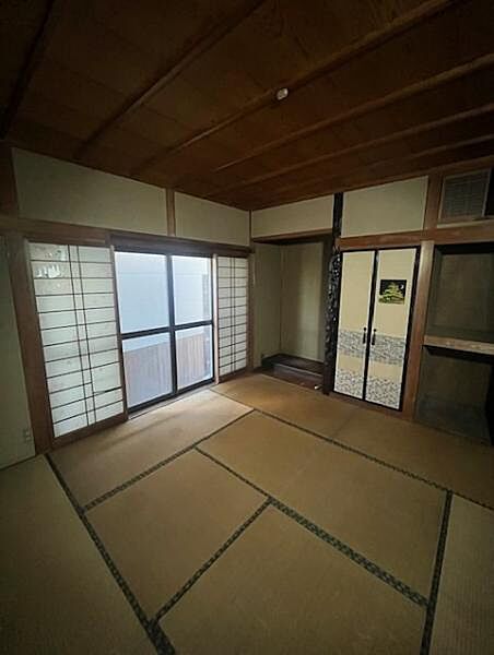 リビング横の8.0帖の和室は、子供たちの遊び場や趣味の場としても使えます。