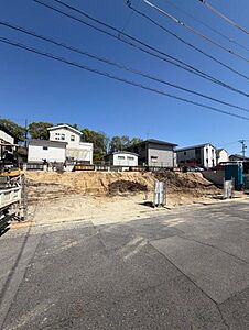 外観:前面道路6.5mなので、周囲が見渡しやすく駐車がしやすいです。 外観:前面道路6.5mなので、周囲が見渡しやすく駐車がしやすいです。