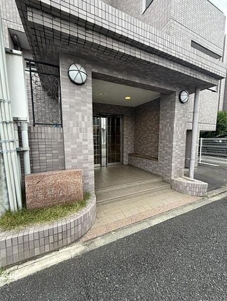 いつも清潔に保たれたエントランス。