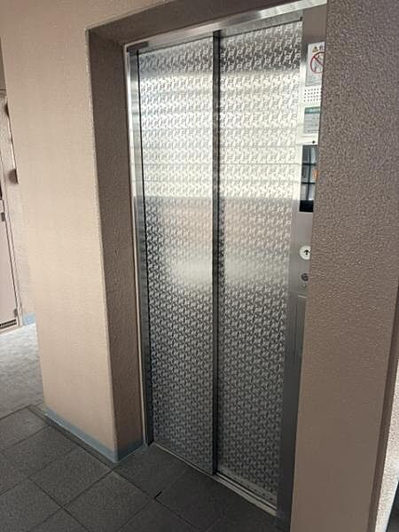 エレベーター完備。