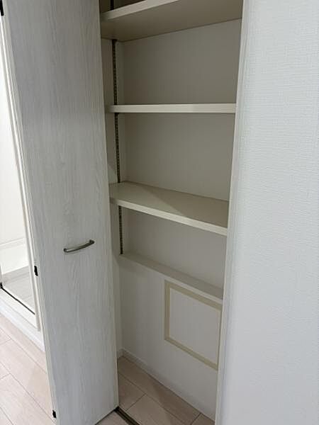 廊下部分にも収納あります。