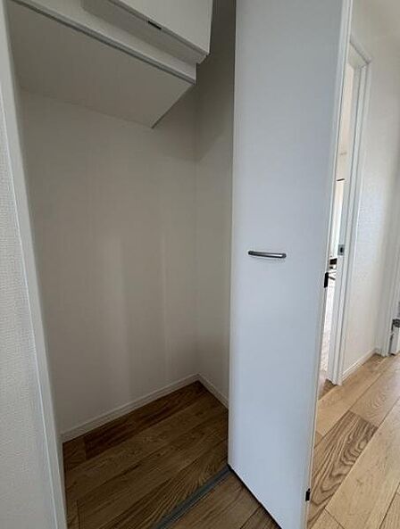 物入があるため、掃除用具などもすっきり片付きます。