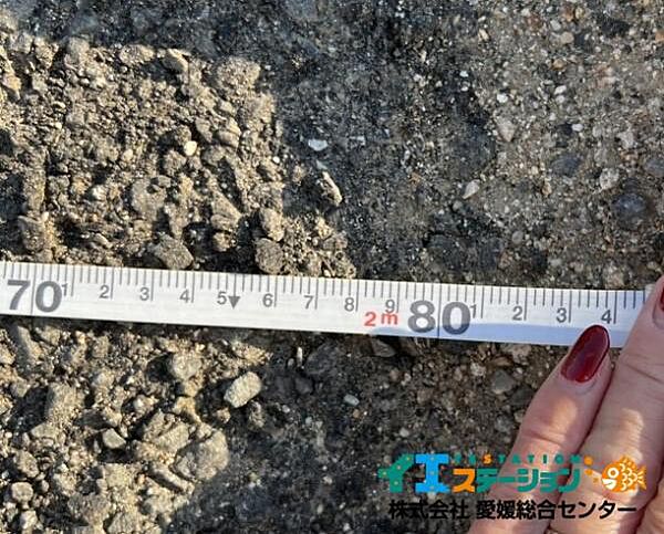 東側接道の幅員です。 約2.8メートルです。