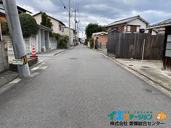 北側前面道路です。