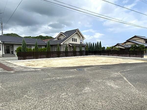 南東から
