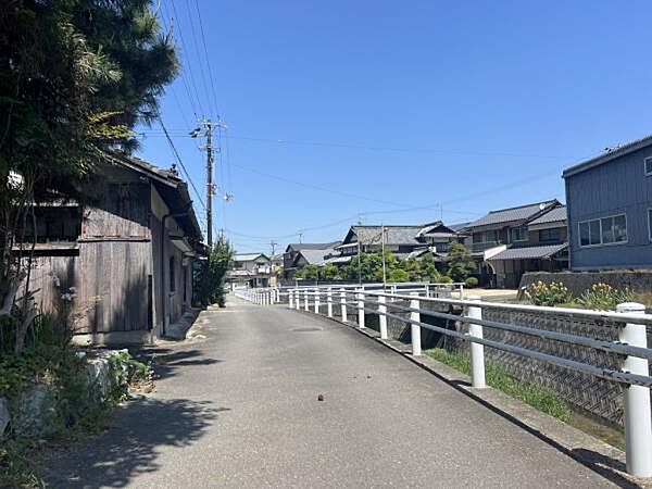 北東側前面道路
