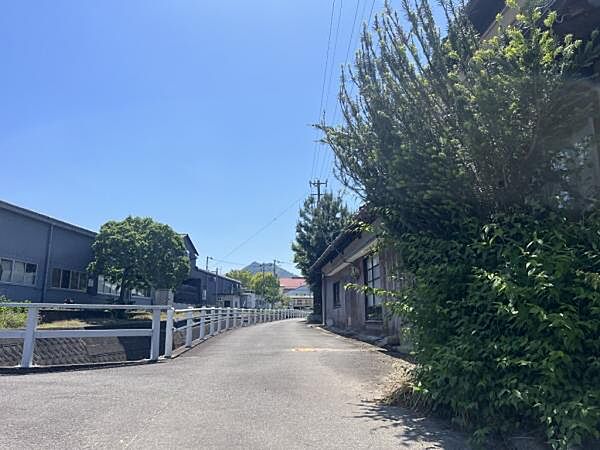 北東側前面道路