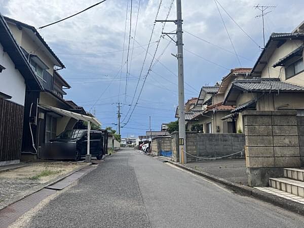 前面道路（南東から）