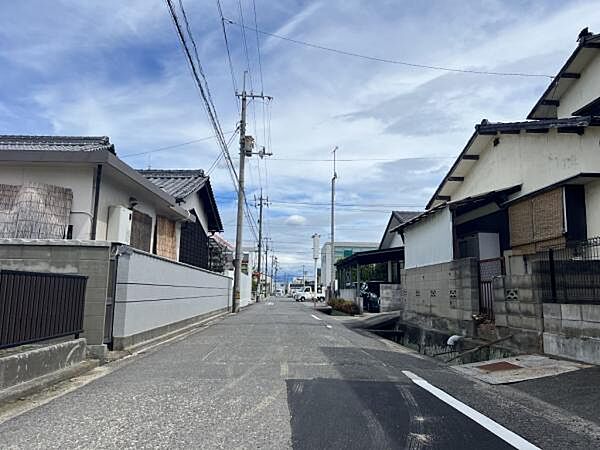 前面道路（北東）