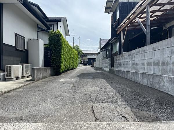 前面道路（南東）