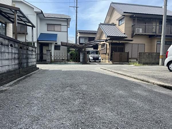 前面道路（南西側）