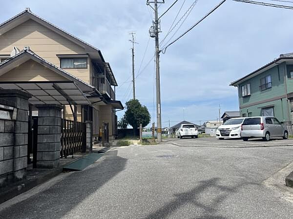 前面道路（北西側）