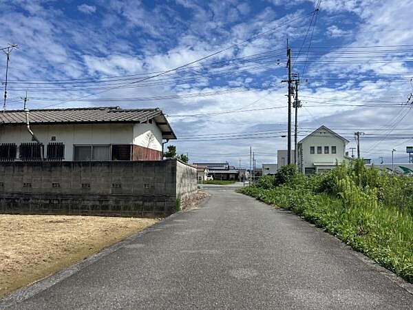 前面道路（南西）