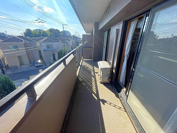 1.5ｍ×6ｍの広めなバルコニー