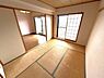 和室：約6帖和室　明るいお部屋です。