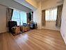 洋室：約6.2帖洋室　二面採光の明るいお部屋です。