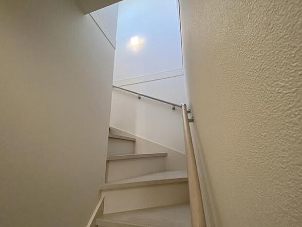 <2024年4月撮影>■白を基調とした階段