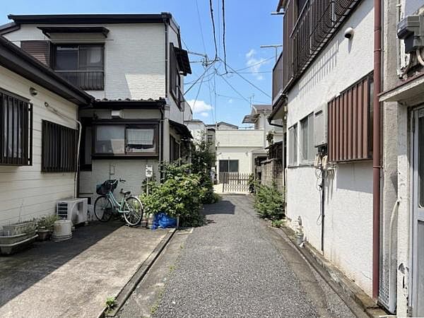 ＜2026年6月末撮影＞ ○前面道路