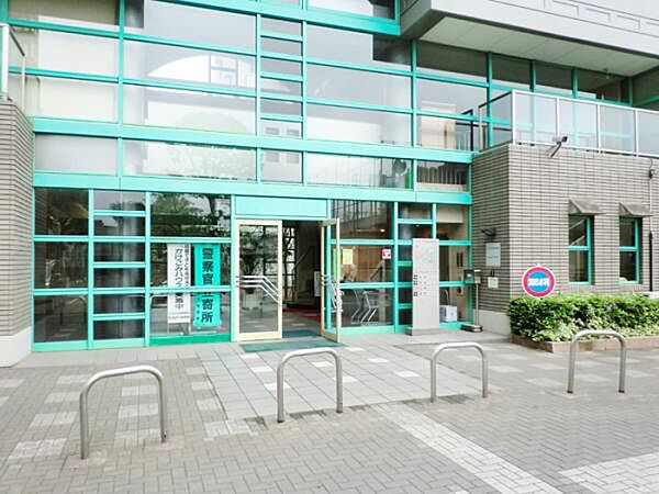 明るく開放的なエントランス。すっきりとした印象の共用部です