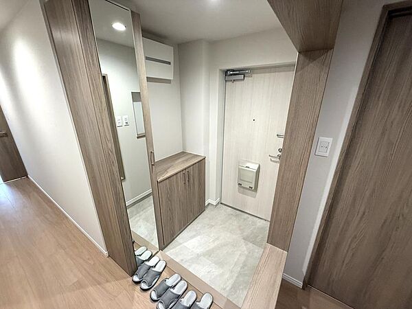 玄関　床、壁等、内装リフォーム！