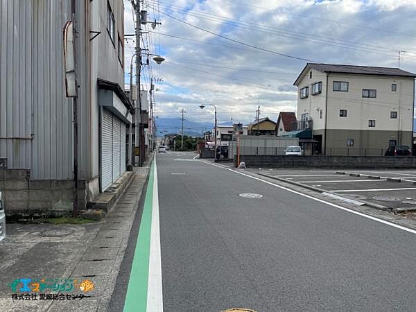 南西の前面道路です。