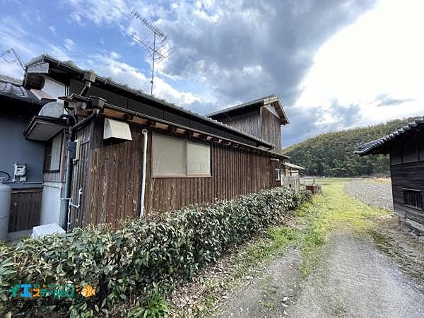 建物（右側）