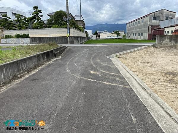 南側　前面道路