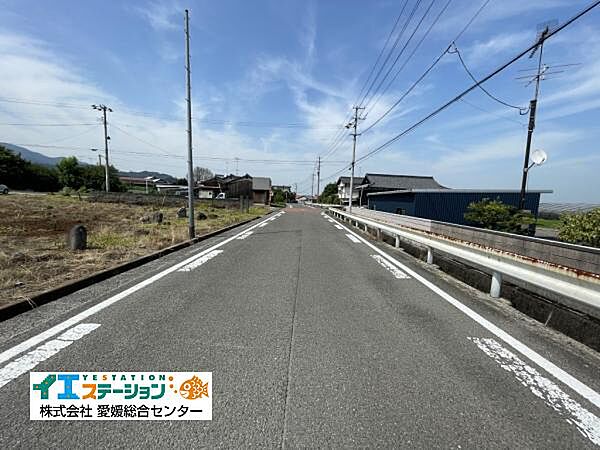 東側道路
