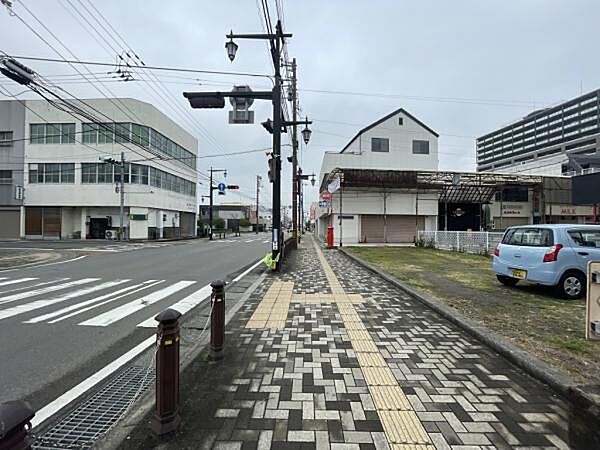 東から西