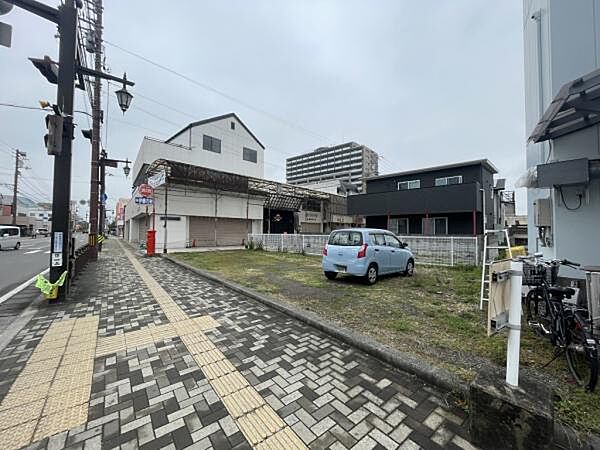 南東から