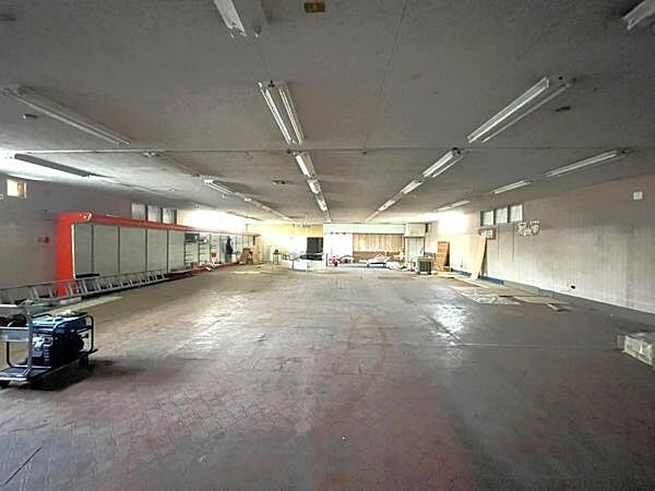 店舗　東から西