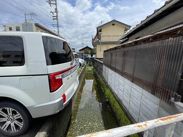 敷地北側水路