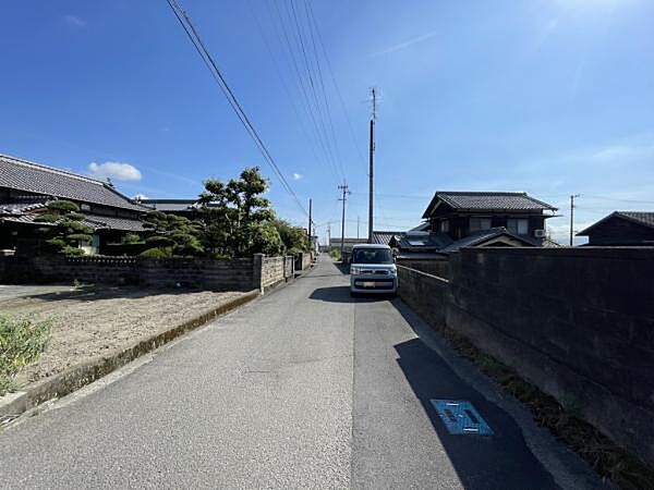 北西前面道路　西から北東