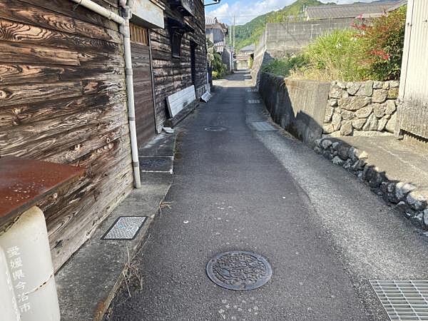 南東前面道路　東から南西