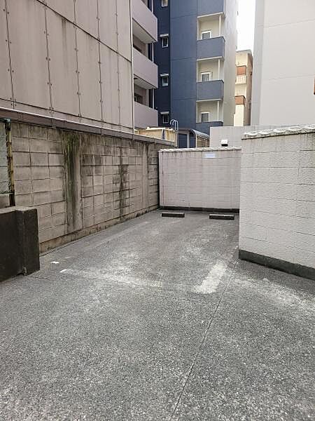 駐車場付き　屋根なし月額1000円