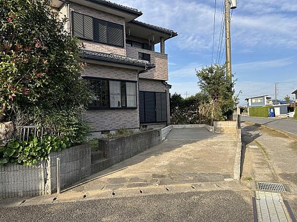 敷地内に縦列で2台駐車可能