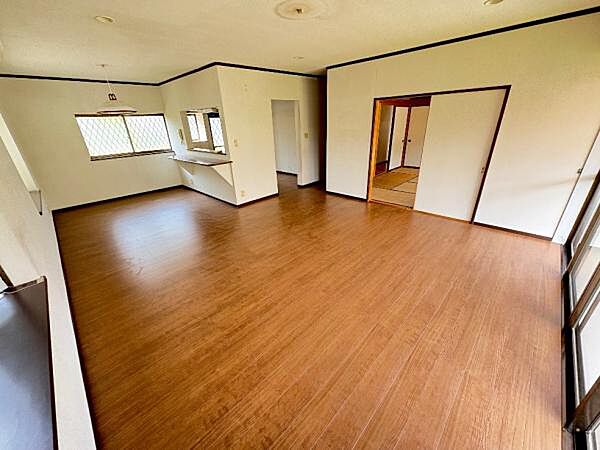 LDKは22帖の広さ！カウンターキッチン仕様☆