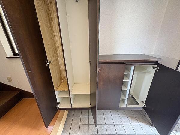 大きなシューズボックスがあります