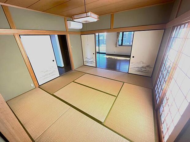 8帖和室のお写真です♪　畳・襖・障子は張替えをおすすめします。
