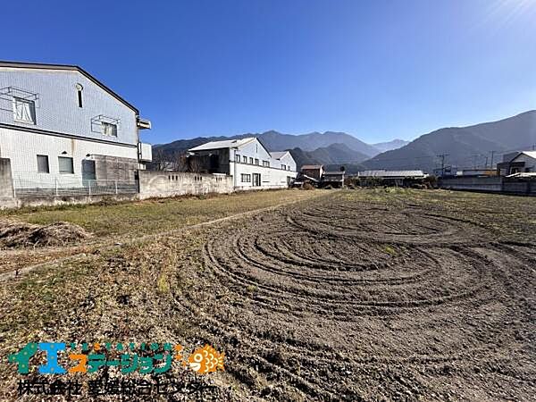 北西からの全景です。