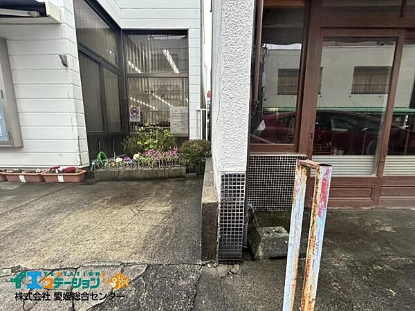 郵便局との境界