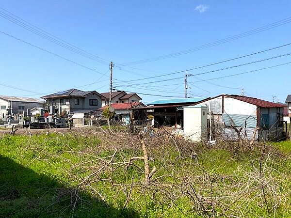 南東からの外観